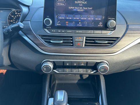 Used 2024 Nissan Altima 2.5 SV image 14