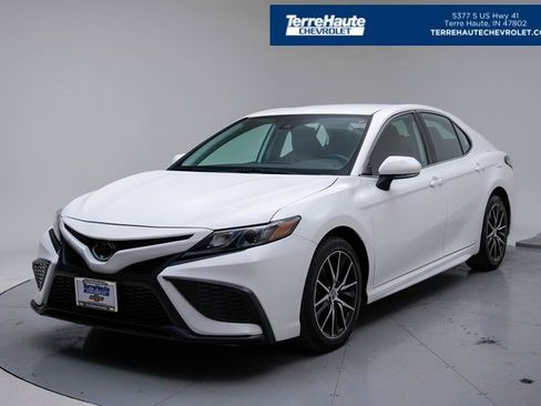 Used 2023 Toyota Camry SE image 1