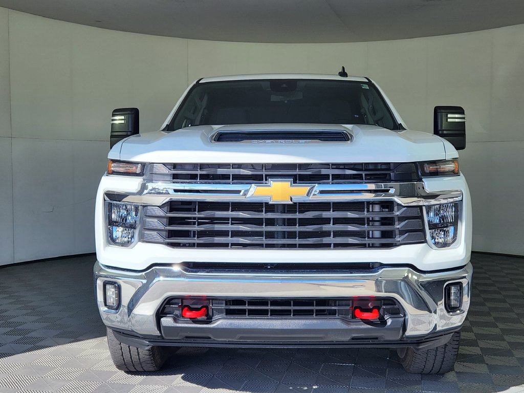 Used 2024 Chevrolet Silverado 3500 LT w/ Convenience Package AWD/4WD image 2