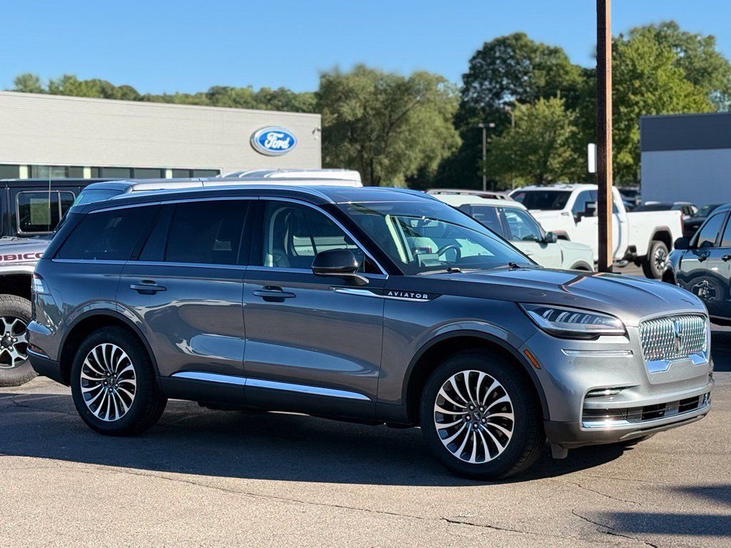 Used 2024 Lincoln Aviator Reserve w/ Elements Package Plus AWD/4WD image 32