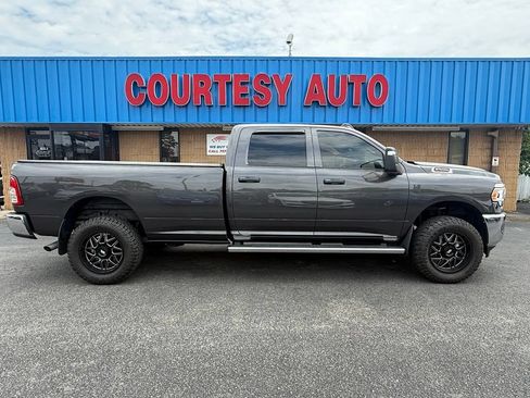 Used 2024 RAM 2500 Tradesman w/ Chrome Appearance Group AWD/4WD image 8