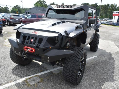Used 2016 Jeep Wrangler Unlimited Rubicon AWD/4WD image 2