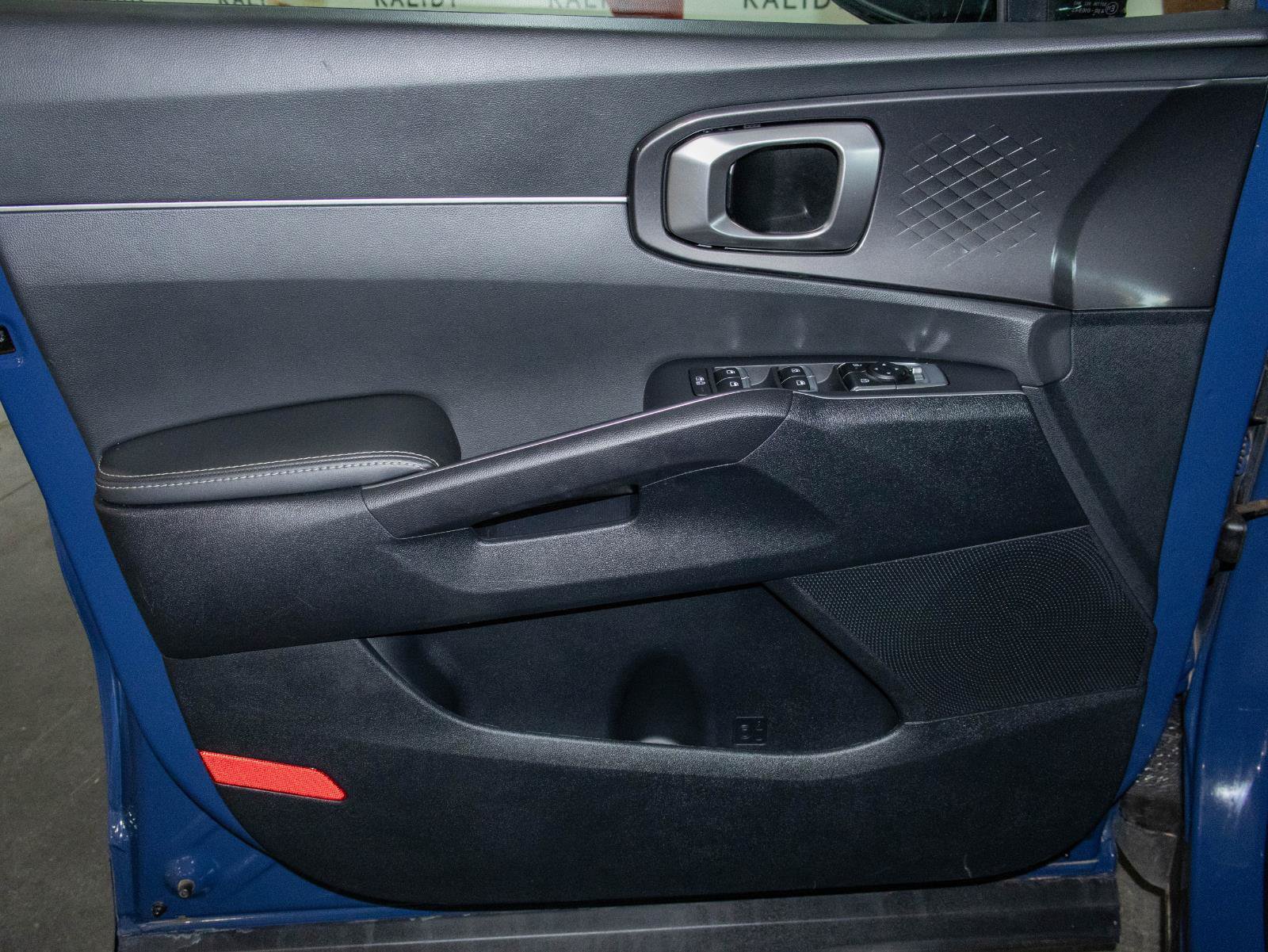 Used 2025 Kia Sorento S w/ Panoramic Sunroof Package FWD image 11