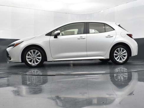 Used 2025 Toyota Corolla SE image 37
