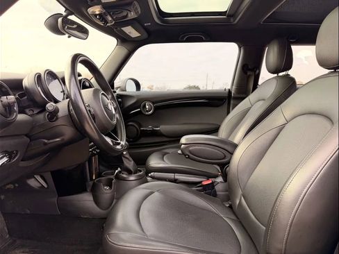 Used 2019 MINI Cooper 2-Door Hardtop image 10