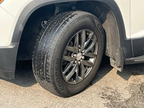 Used 2017 GMC Acadia SLT FWD image 3