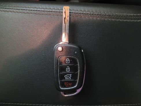 Used 2019 Hyundai Tucson SE image 32