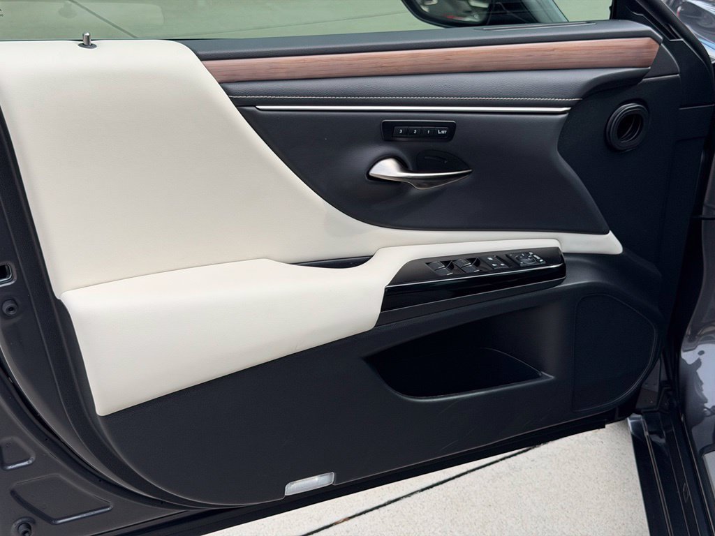Used 2024 Lexus ES 350 w/ Technology Package FWD image 23