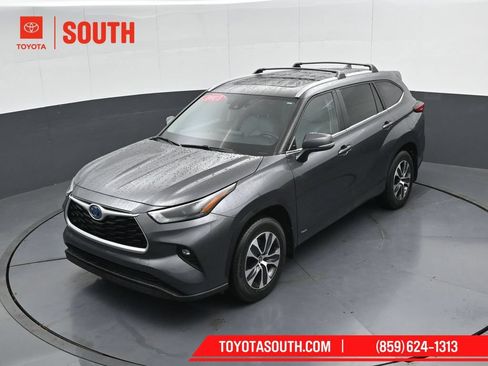 Used 2023 Toyota Highlander XLE AWD/4WD image 56