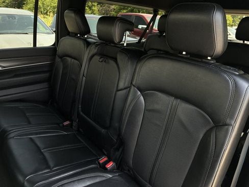 Used 2024 Jeep Wagoneer L Series II w/ Flexible Seating Group AWD/4WD image 20