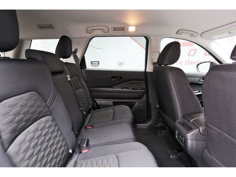 New 2026 Nissan Pathfinder S image 9