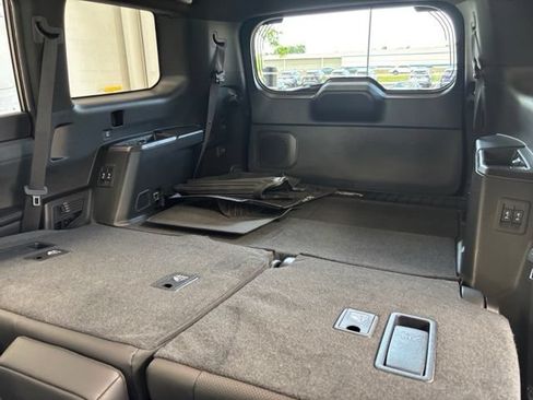 Used 2025 Lexus GX 550 w/ Cold Area Package AWD/4WD image 27