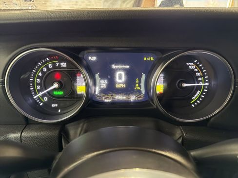 Used 2022 Jeep Wrangler Unlimited Sahara w/ Cold Weather Group image 25