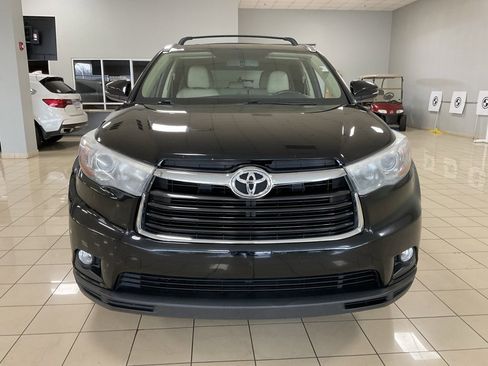 Used 2016 Toyota Highlander XLE image 2