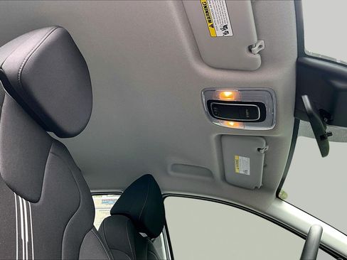 Used 2025 Hyundai Elantra Hybrid FWD image 17