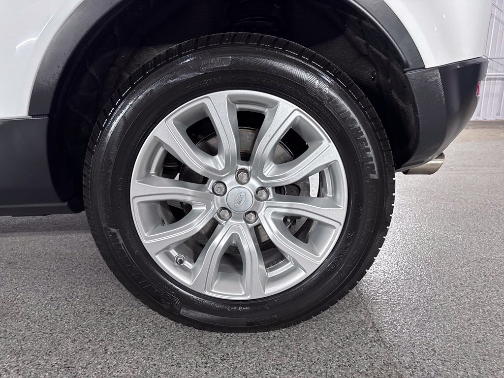 Used 2019 Land Rover Range Rover Evoque AWD/4WD image 15