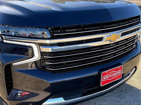 Used 2023 Chevrolet Suburban LT w/ LT Signature Plus Package image 32