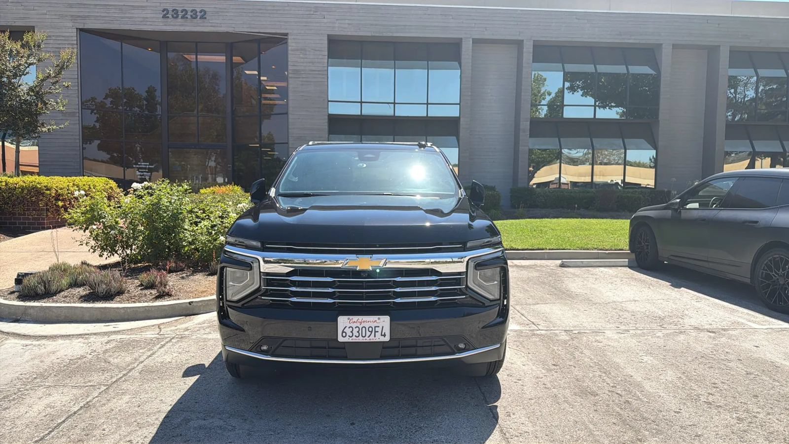 Used 2026 Chevrolet Suburban LT w/ Comfort Package RWD image 2