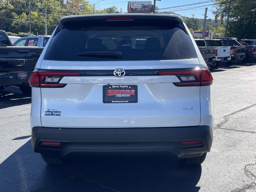 New 2026 Toyota Grand Highlander XLE FWD image 4