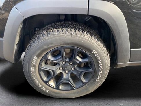 Used 2020 Jeep Cherokee Trailhawk w/ Cold Weather Group image 17