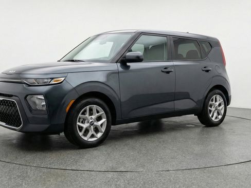 Used 2025 Kia Soul LX w/ LX Technology Package image 3