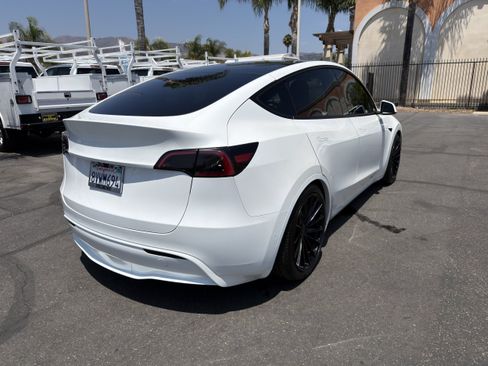Used 2021 Tesla Model Y Long Range AWD/4WD image 8