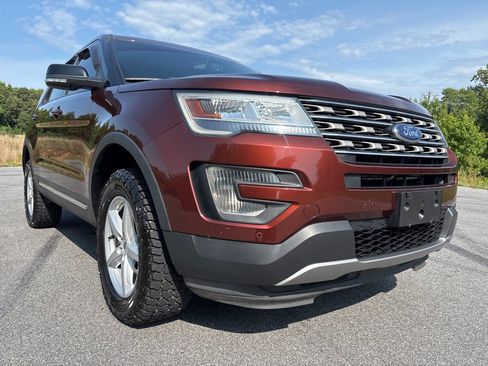Used 2016 Ford Explorer XLT w/ Equipment Group 202A AWD/4WD image 7