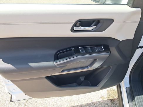 New 2026 Nissan Pathfinder SL w/ SL Premium Package AWD/4WD image 11