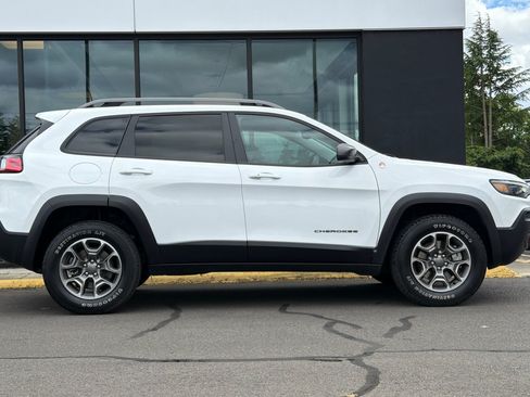 Used 2020 Jeep Cherokee Trailhawk AWD/4WD image 3
