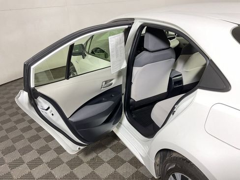 Used 2021 Toyota Corolla LE image 29