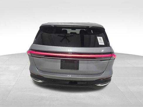 Used 2025 Lincoln Nautilus Premier AWD/4WD image 5