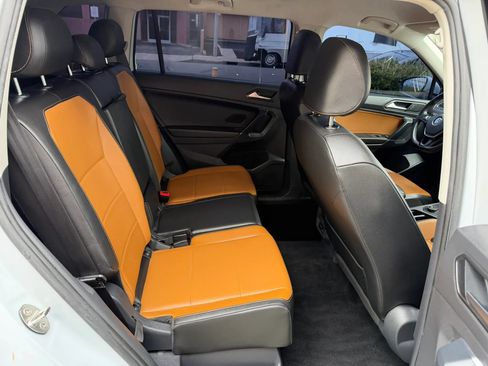 Used 2018 Volkswagen Tiguan SE AWD/4WD image 16