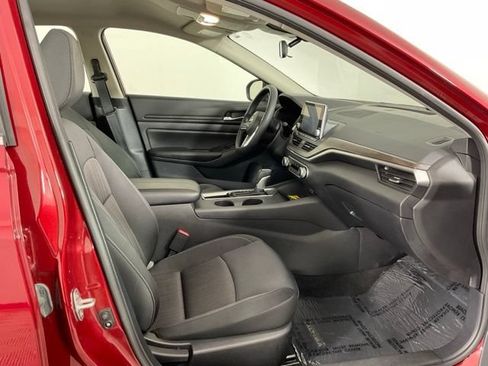 Used 2025 Nissan Altima 2.5 SV FWD image 18