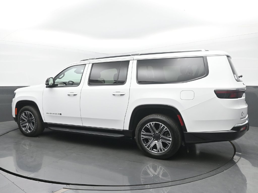 Used 2024 Jeep Wagoneer L Series II AWD/4WD image 3