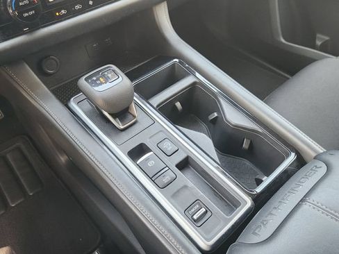 Used 2025 Nissan Pathfinder SV FWD image 20
