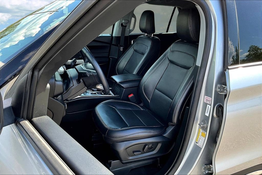 Used 2023 Ford Explorer Limited AWD/4WD image 23