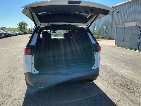 Used 2023 Chevrolet Traverse LT AWD/4WD image 12