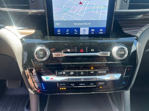 Used 2023 Ford Explorer Limited w/ Limited Technology Package AWD/4WD image 32