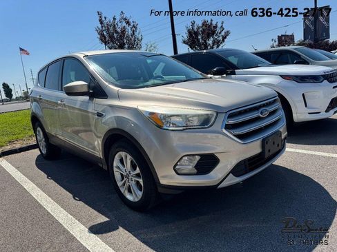 Used 2017 Ford Escape SE AWD/4WD image 1