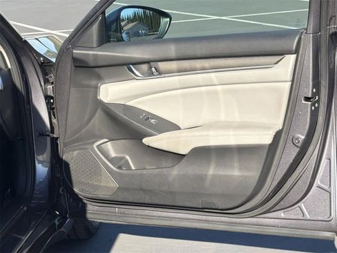 Used 2018 Honda Accord LX image 33