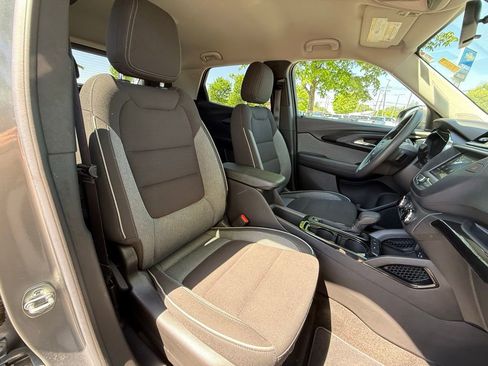 Used 2023 Chevrolet TrailBlazer LT FWD image 24