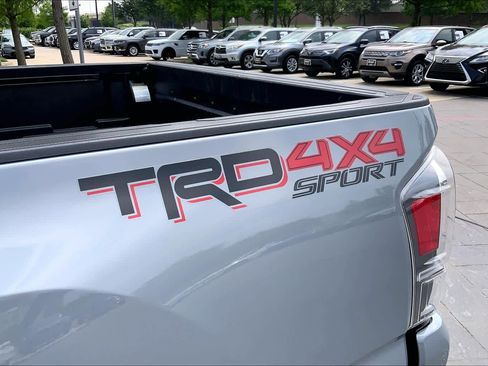 Used 2020 Toyota Tacoma TRD Sport w/ Advanced Technology Package AWD/4WD image 10