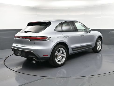 Certified 2025 Porsche Macan AWD/4WD image 8