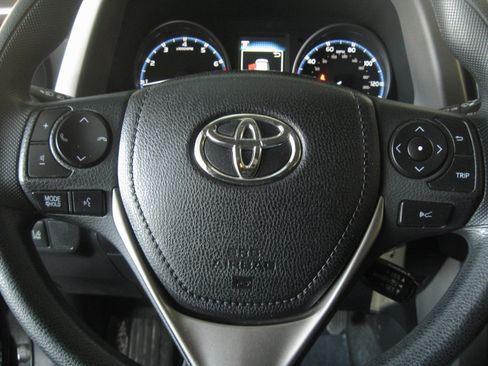Used 2017 Toyota RAV4 LE image 12
