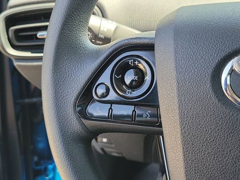 Used 2022 Toyota Prius LE image 28