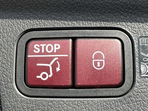 Used 2025 Mercedes-Benz GLE 350 4MATIC image 11