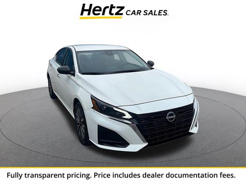 Used 2025 Nissan Altima 2.5 SV FWD image 1