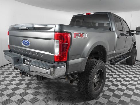Used 2019 Ford F250 Lariat w/ Lariat Value Package AWD/4WD image 3