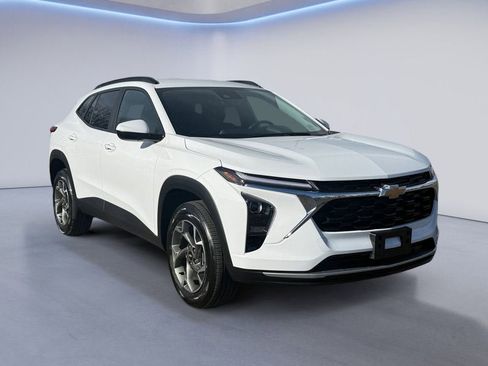 Used 2025 Chevrolet Trax LT w/ Driver Confidence Package image 7