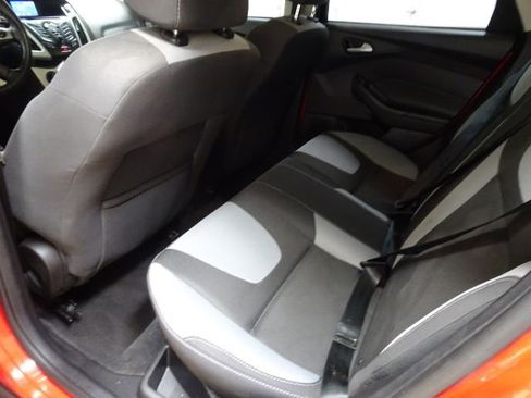 Used 2014 Ford Focus SE w/ SE Sport Package image 32